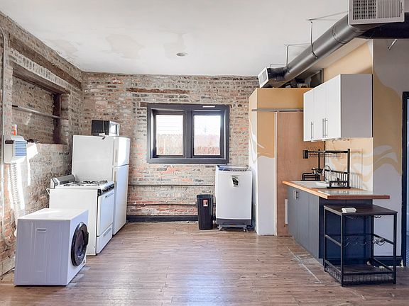 4th image of 639 N Troy St #2