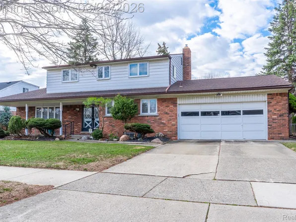 8362 Sunburst St, Center Line, MI 48015