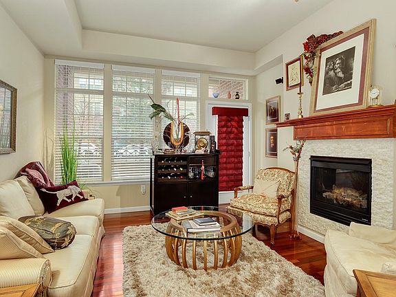 2nd image of 7820 Inverness Blvd Unit 105
