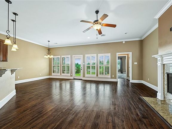 3rd image of 337 Nicklaus Dr