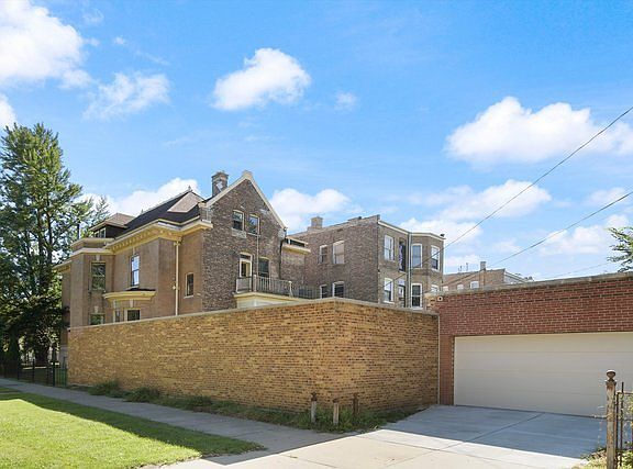 2nd image of 1036 W Garfield Blvd