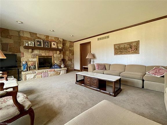 5th image of 6250 Saint Andrews Dr