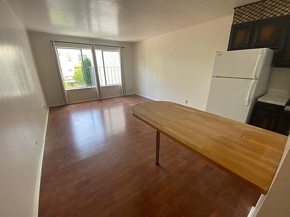 2nd image of 370 18th Ave APT 2