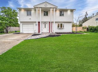 19 Leaf Ave, Central Islip, NY 11722