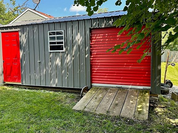 4th image of 2419 Brady Ln