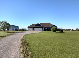 305 NW 94th St, Topeka, KS 66617