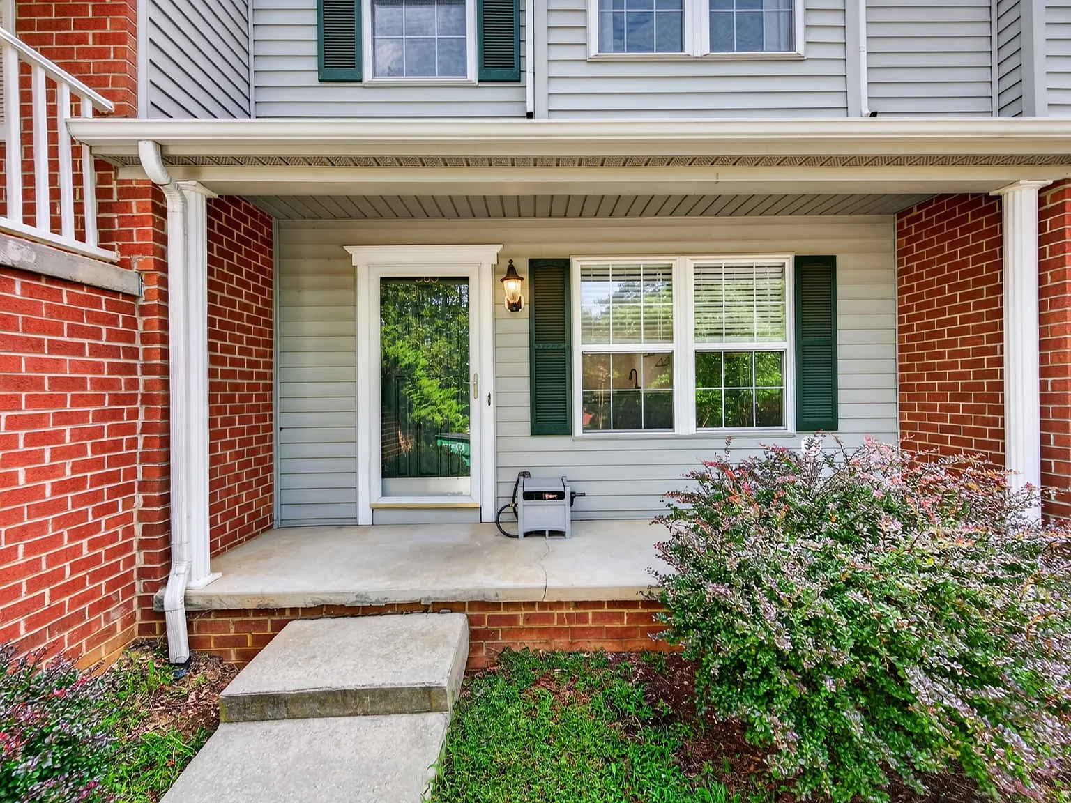 360 Willow Oak Dr — Photo 2