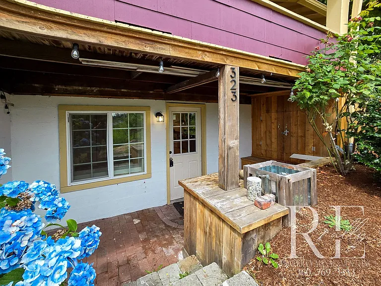 323 Summit Ave S — Photo 2