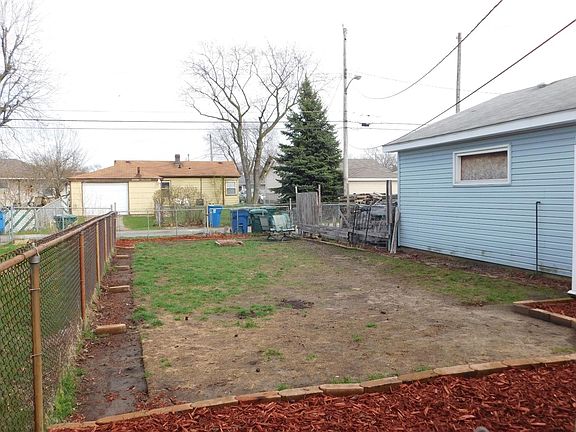 4th image of 6817 Waveland Ave