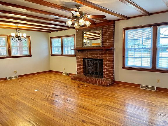 3rd image of 103 Averett Ct