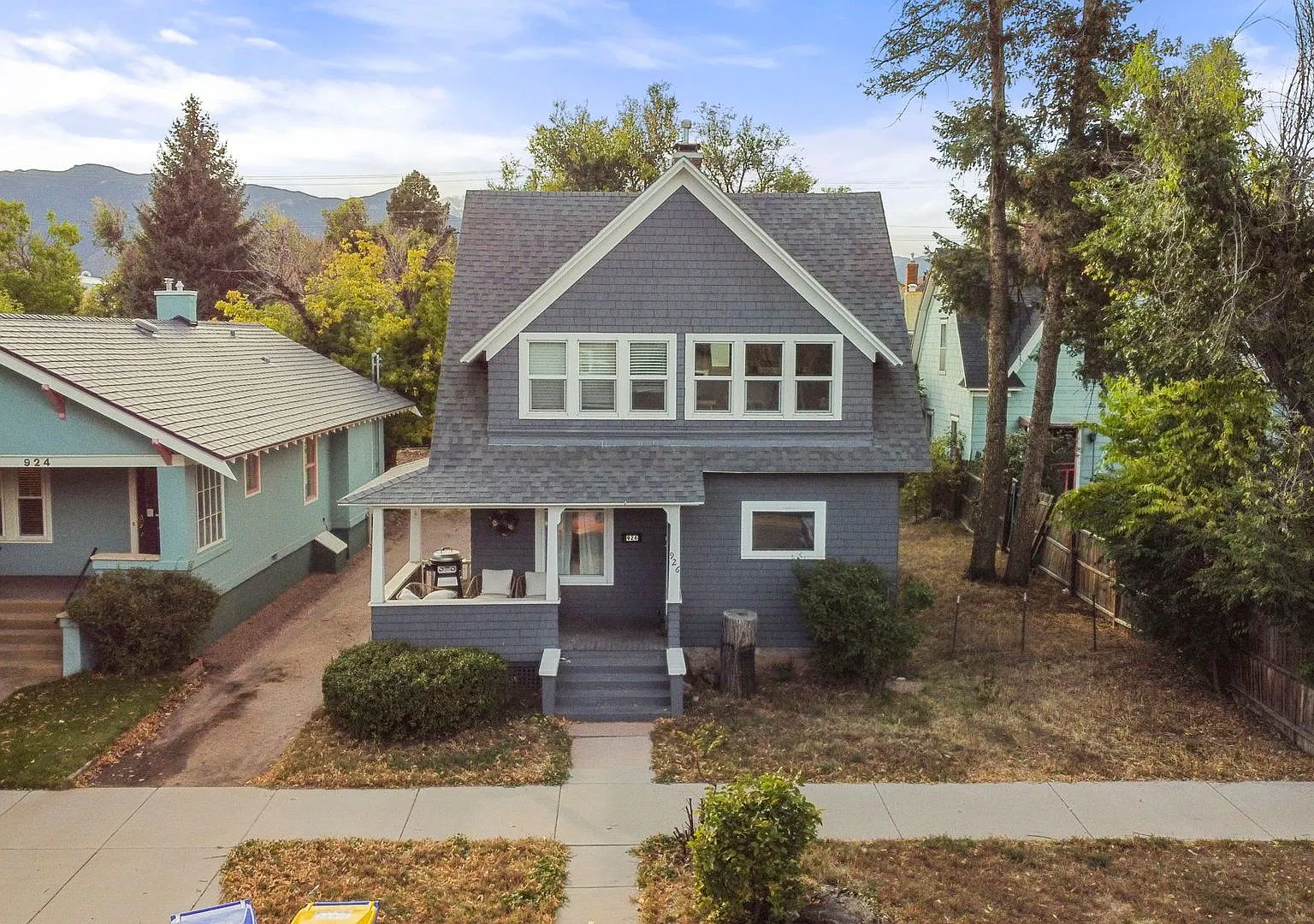 Charming Home Near Colorado College Walk to Downtown & Trails! — Photo 2