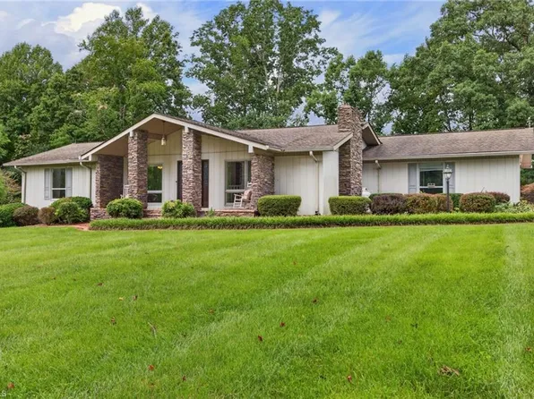 323 Nurse Rd, Ararat, NC 27007