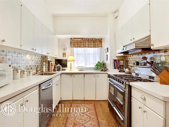 5th image of 116 E 63rd St APT 4A