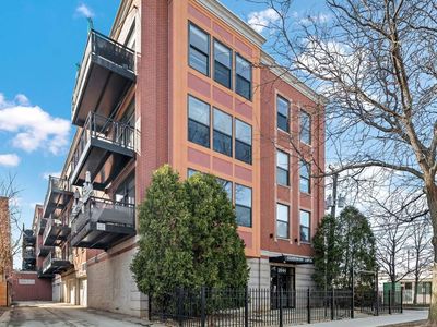 3944 N Claremont Ave Unit 408, Chicago, IL, 60618