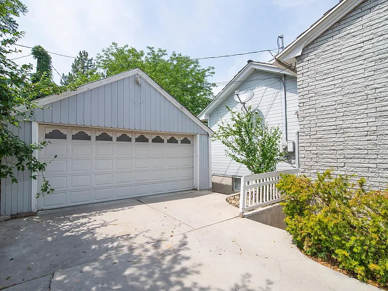 Separate Garage