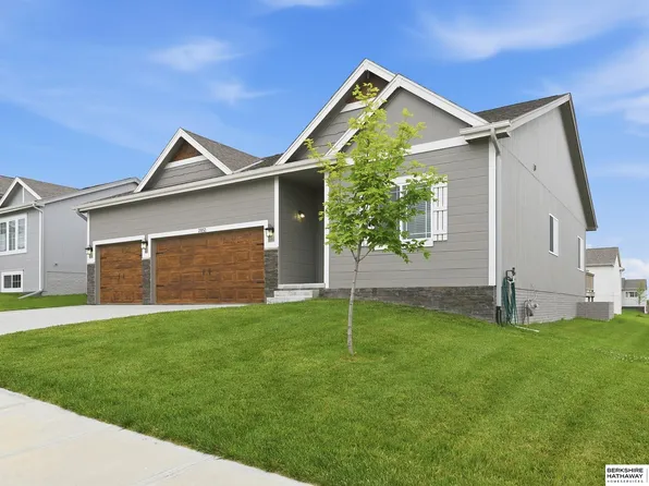 21052 Monroe St, Elkhorn, NE 68022