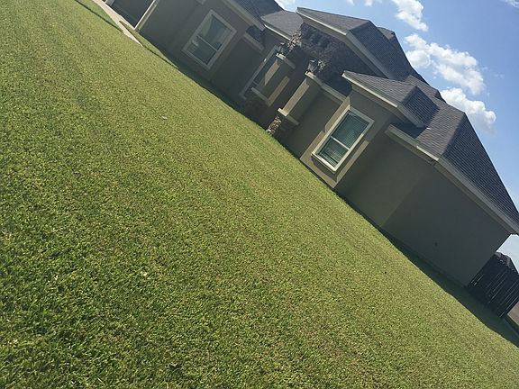 3rd image of 911 Vista Hermosa St