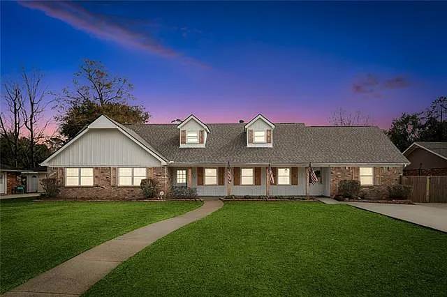 110 N Dabney Dr — Photo 27