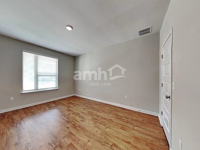 8113 Turnberry Ln — Photo 11