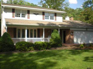 221 Oakwood Dr, Spring Grove, PA 17362