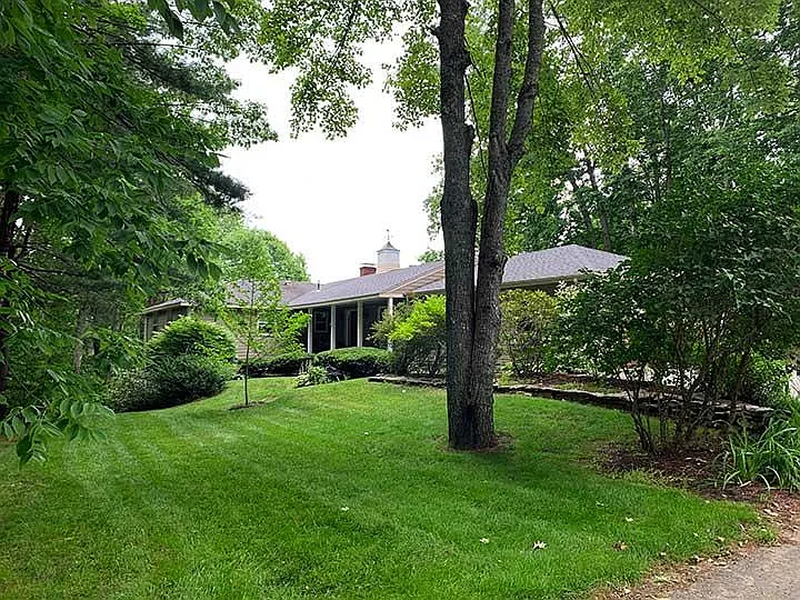82 Westview Rd — Photo 2