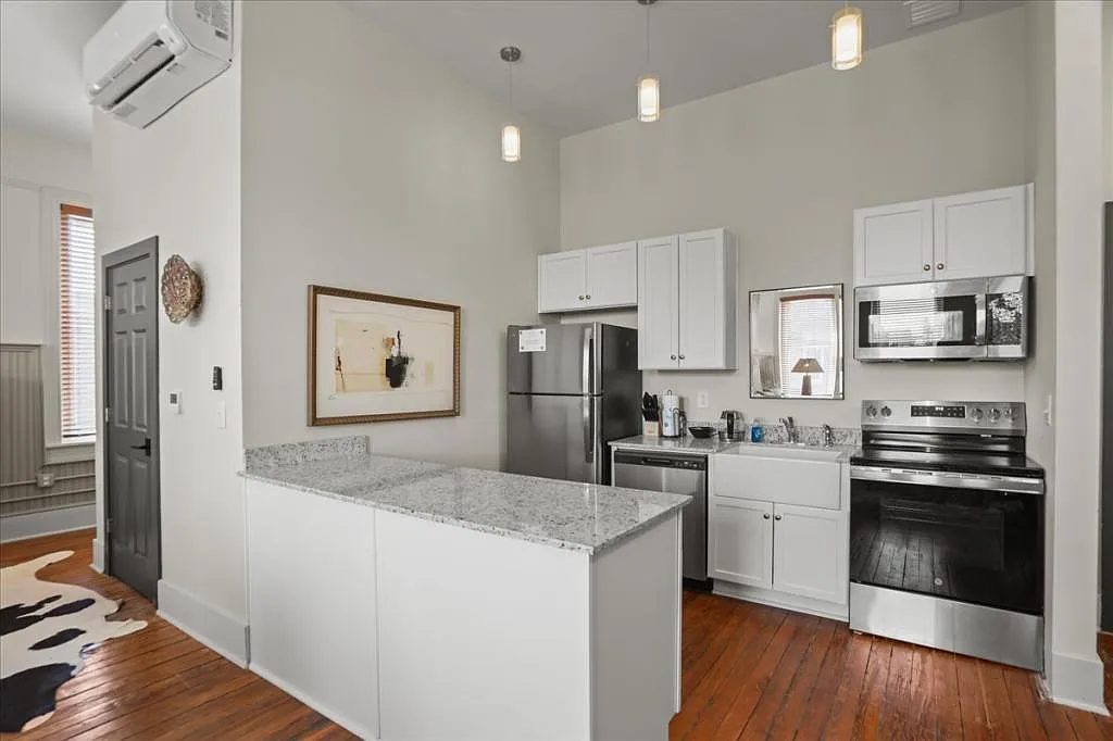 127-H W Evans St — Photo 4