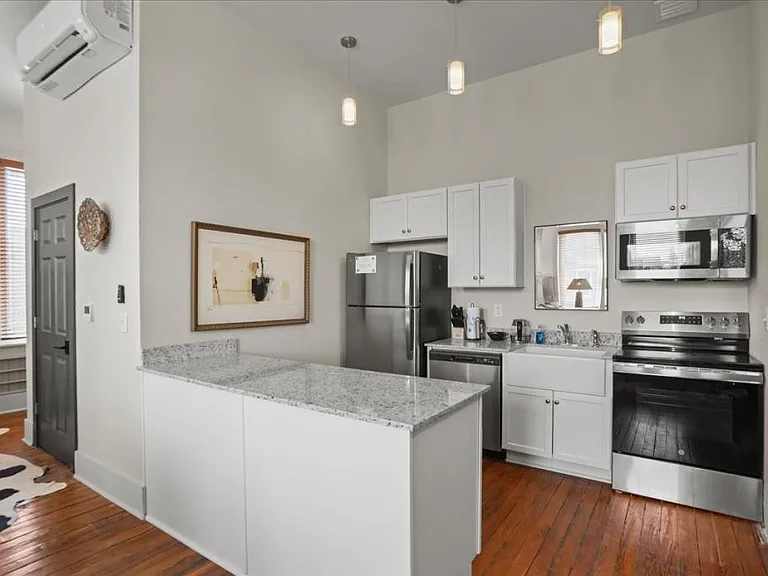 127H W Evans St — Photo 4