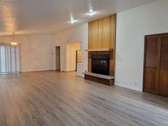 5th image of 1012 NW Summerwood Dr