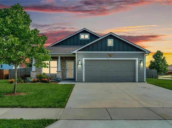 2505 E 25th Pl, Lawrence, KS 66046