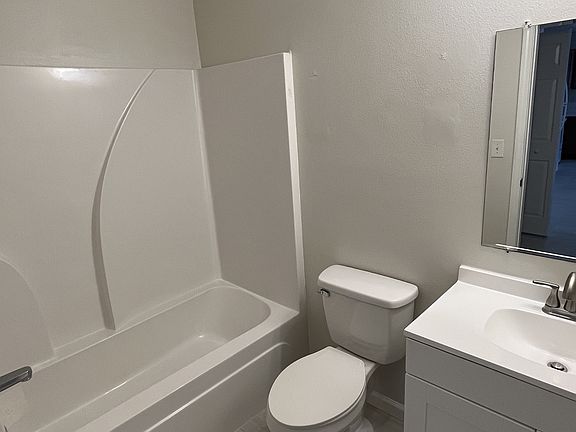 3rd image of 19 Park Cir SE