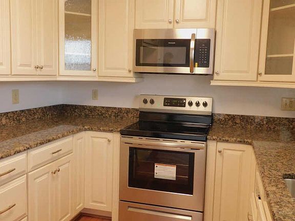 3rd image of 6650 Brookside Ct