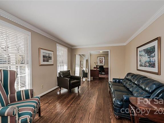 4th image of 7744 Bedfordshire Dr