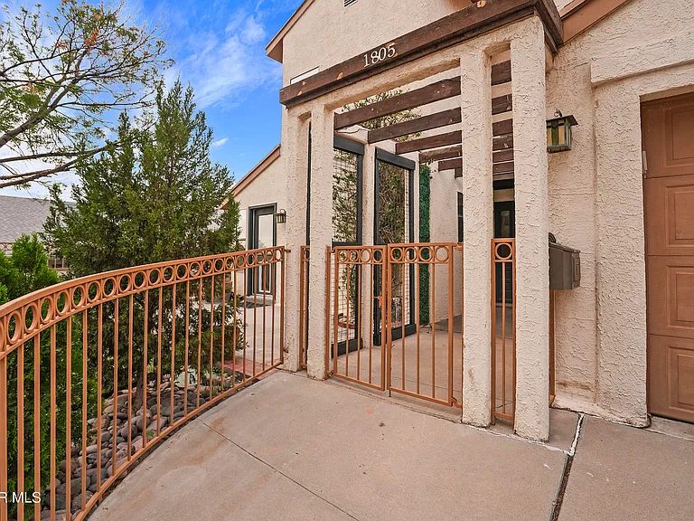 1805 Gurss Pl — Photo 2