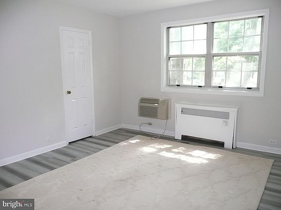 4th image of 201 N Trenton St APT 2