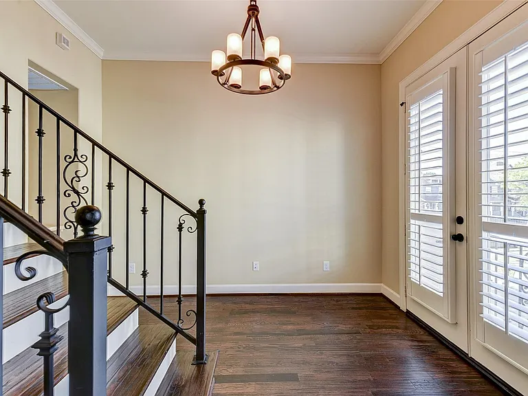 2306 Couch St — Photo 13