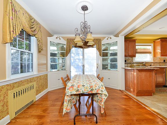5th image of 527 N 12th St