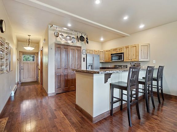 3rd image of 423 Wildewood Dr