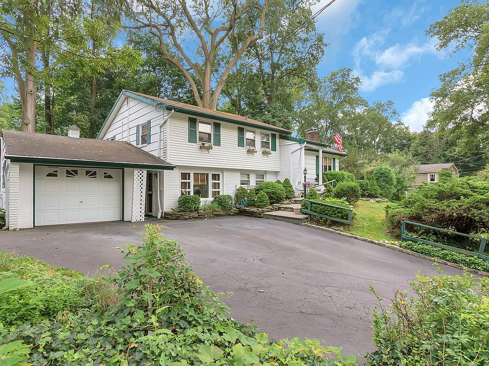 1st image of 14 Woodridge Ln