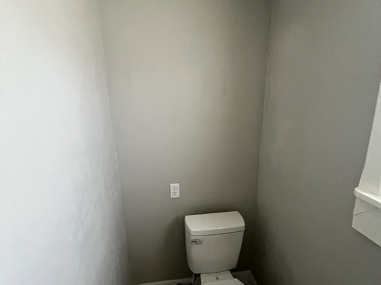 416 Tyler St — Photo 6