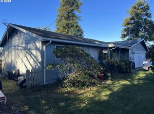 533 Memory Ln, Brookings, OR 97415