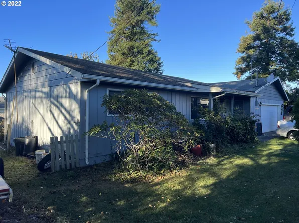 533 Memory Ln, Brookings, OR 97415