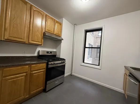 845 Riverside Drive image 1 of 10