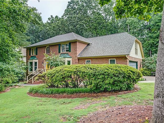 2nd image of 2722 Innsbruck Ln
