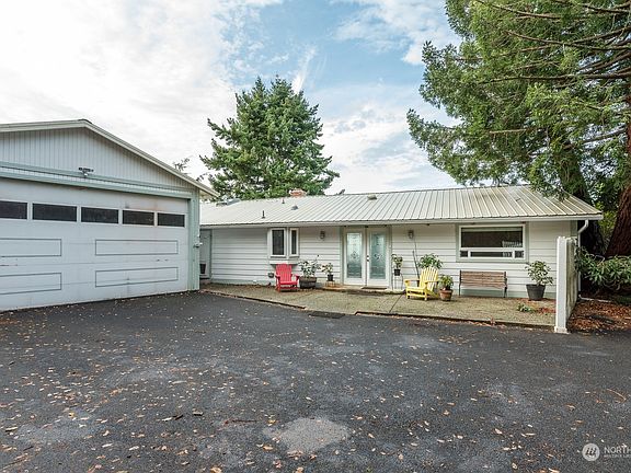3rd image of 675 Island View Drive