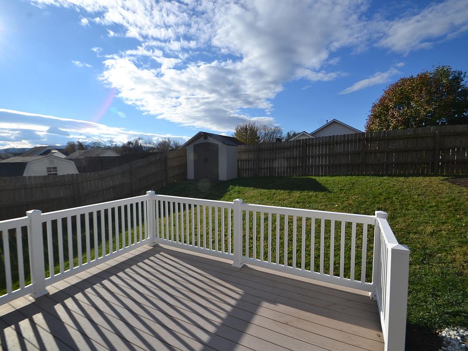 2204 Monroe St, Waynesboro, VA 22980 Zillow