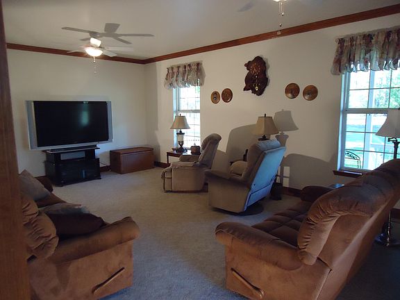 Entertainment/Family Room