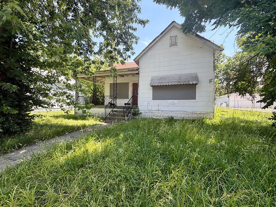 1st image of 620 S Douglas Avenue