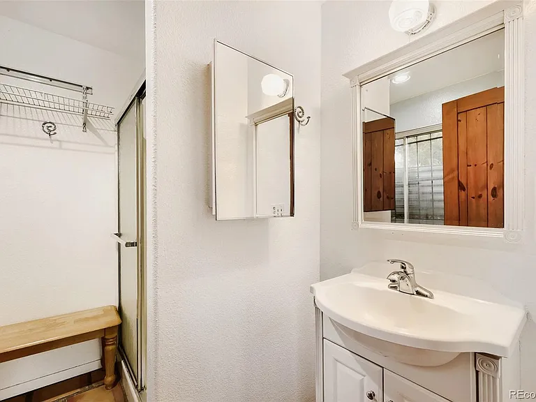 433 W Tomah Rd — Photo 26