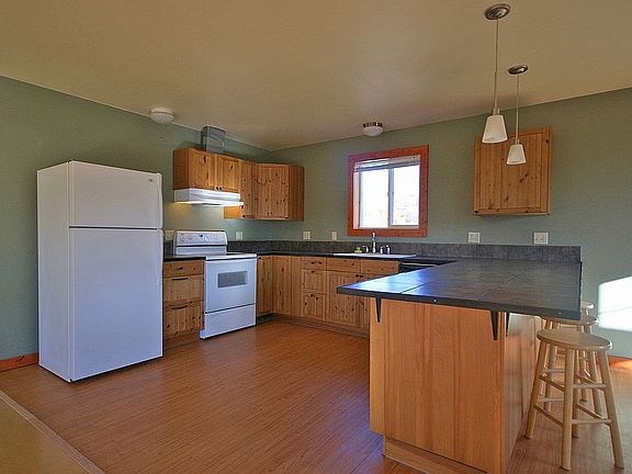 5th image of 410 Kenison Ave