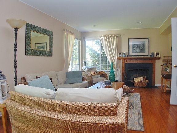 2nd image of 25 Winding Brook Ln